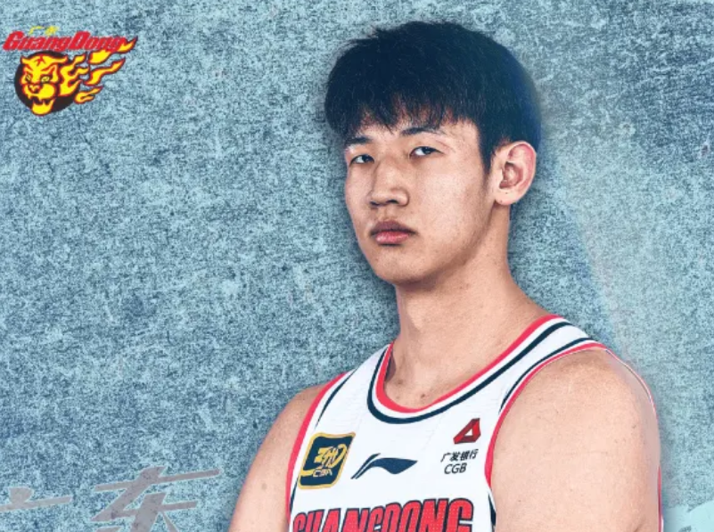 九游娱乐官方入口-上海半场险胜广东！弗格+洛夫顿轰32分，萨姆纳+3小将齐爆死顶！